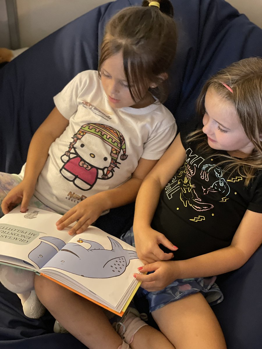 MsKOndelacy's tweet photo. Our first time to read with partners today was AWESOME! Y lo hicimos en español 🙌🏼 Dos cerebros son mejores que uno 🧠🧠 #WilsonWay @gowilsonrangers @MrsYoungTX https://t.co/C8pvt54tM1