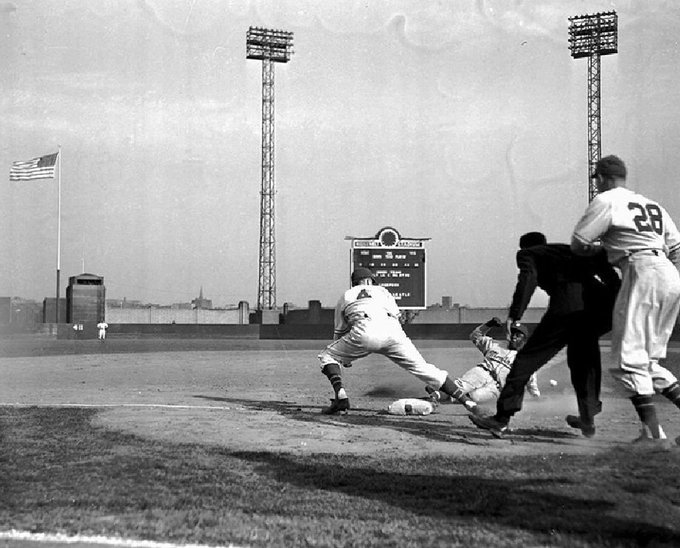 Baseball In Pics (@baseballinpix) on Twitter photo Jackie Robinson slides into third in his minor league debut, 1946 Jackie Robinson slides into third in his minor league debut, 1946