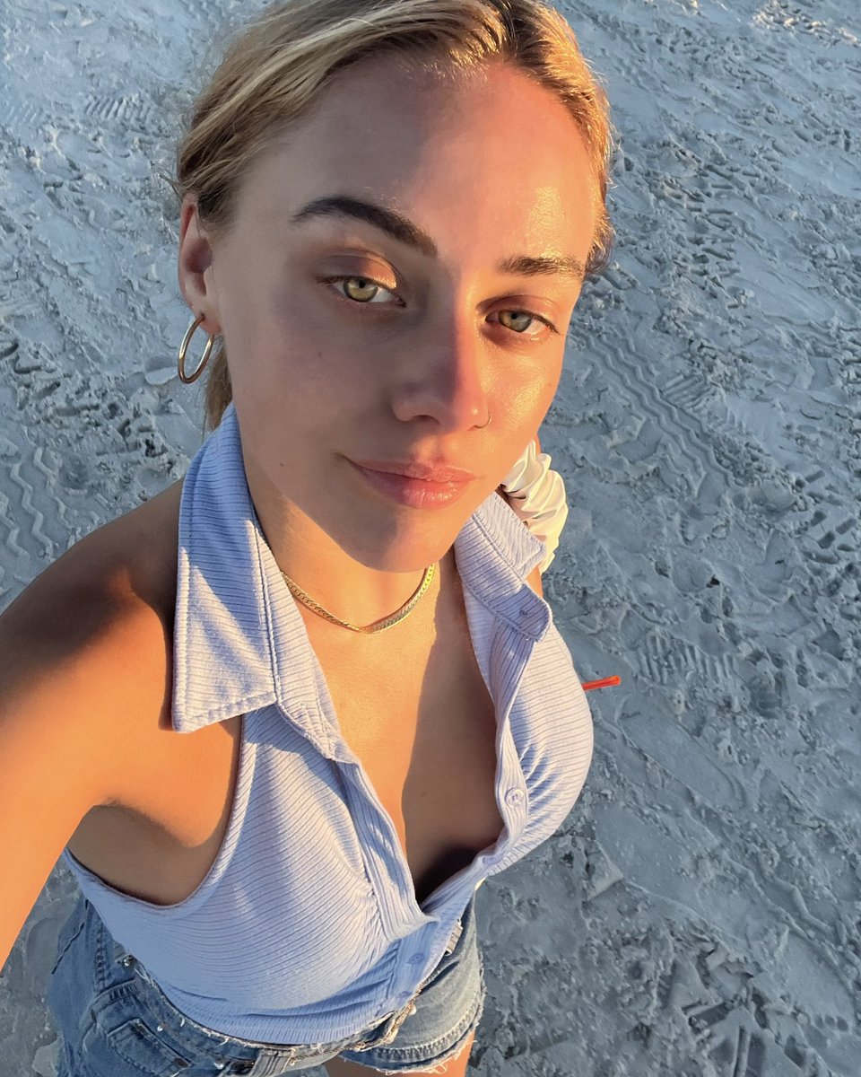 H A L E Y tweet media