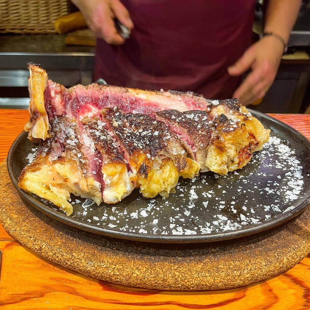 piox_tweets's tweet photo. The txuleta, just as magical as I remembered. And the tomato salad is just as good. There must be something in the salt! The pimiento de gernika, yum! 
#txuleta #txuleton #sansebastian https://t.co/vGvR31cCgq