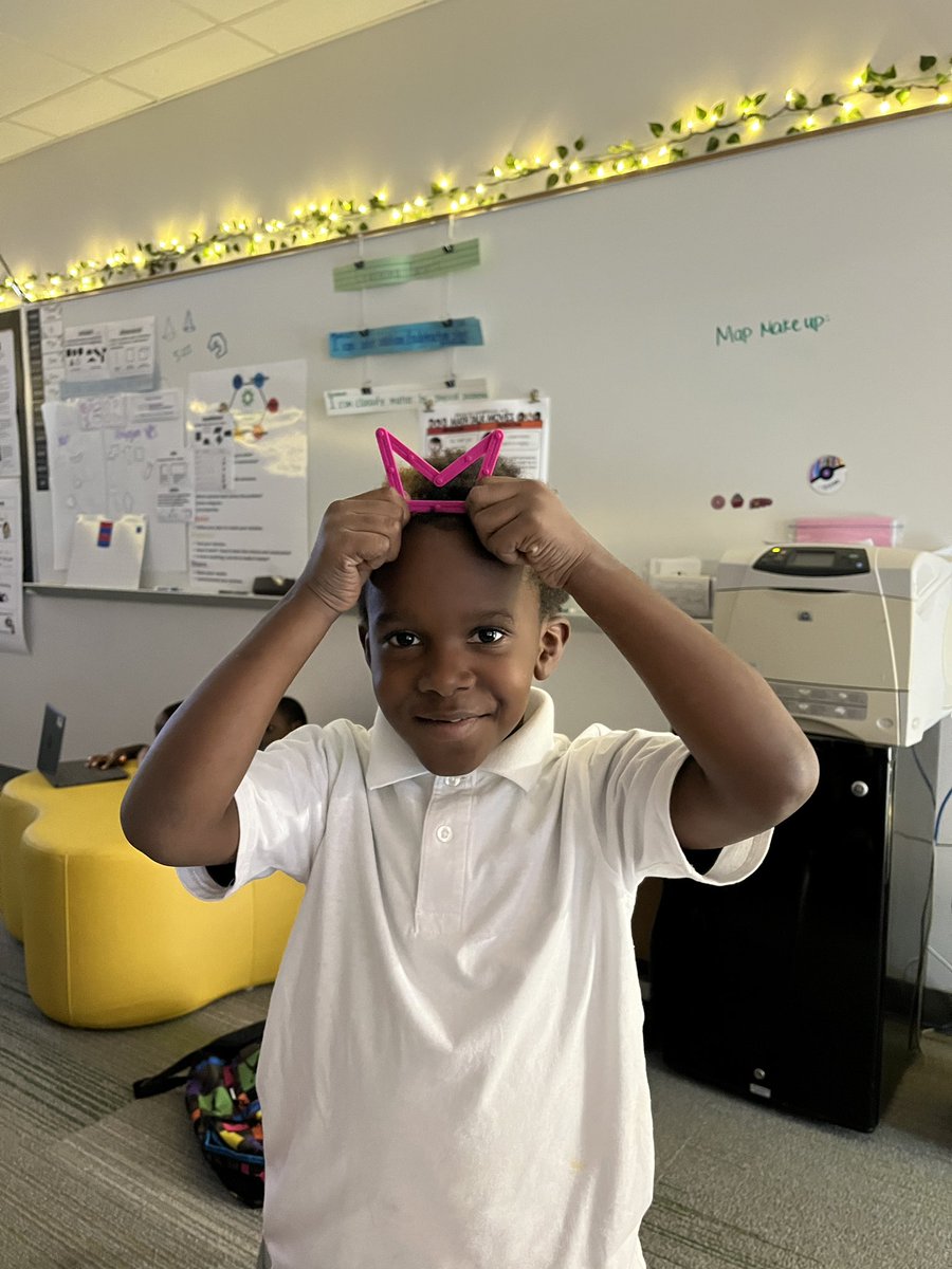 MathinThePark's tweet image. Our 2nd grade @LandryLonghorns are busy learning about 2D geometric shapes! #shapes #geometry @Cockerhame @MathCoachMoya @ms_ochulo @