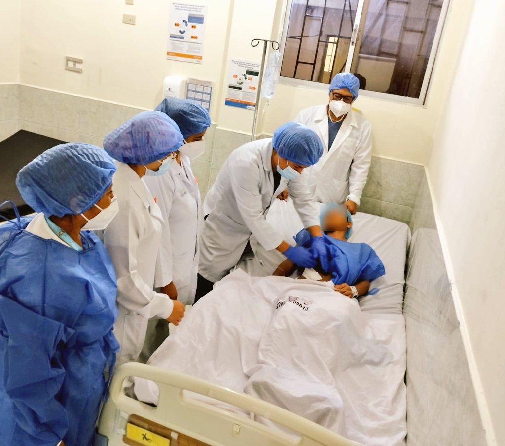 DPS_LosRios's tweet photo. #Guayas | Paciente de 14 años fue intervenido de urgencia por diagnóstico de abdomen agudo. Con la oportuna asistencia del staff médico del Hospital de Balzar, se realizó la cirugía con éxito. El paciente se encuentra fuera de peligro y bajo los cuidados del personal. https://t.co/Bj7nPqIUv6