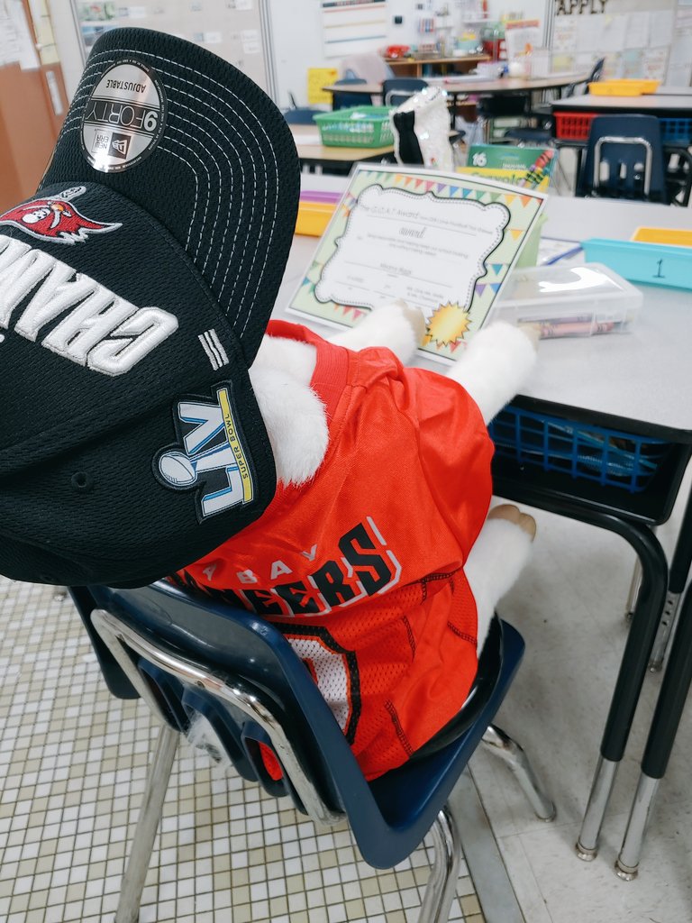 psprincess18's tweet photo. Our first GOATING is happening tomorrow from @girlslovefb2 at @MortElementary !! Who will be the first!? #tomthegoat π #wearemort #girlslovefootballtoo #22essentials https://t.co/4xcJKjYiFL