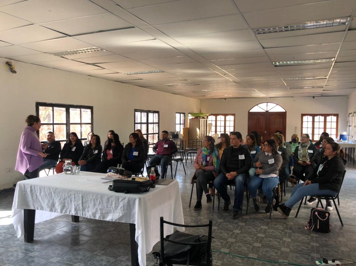 APOSLR's tweet photo. 🔵Las instancias de capacitación al personal de #APOS y #Farmapos en el interior provincial, tienen como objetivo categorizar a cada una de nuestras delegaciones y fortalecer su autonomía para gestionar las necesidades de las y los afiliados.
#CapacitaciónContinua #APOSFederal https://t.co/OKPgK3TRsw