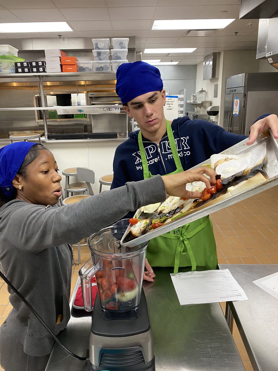 Angela DeaMude tweet media