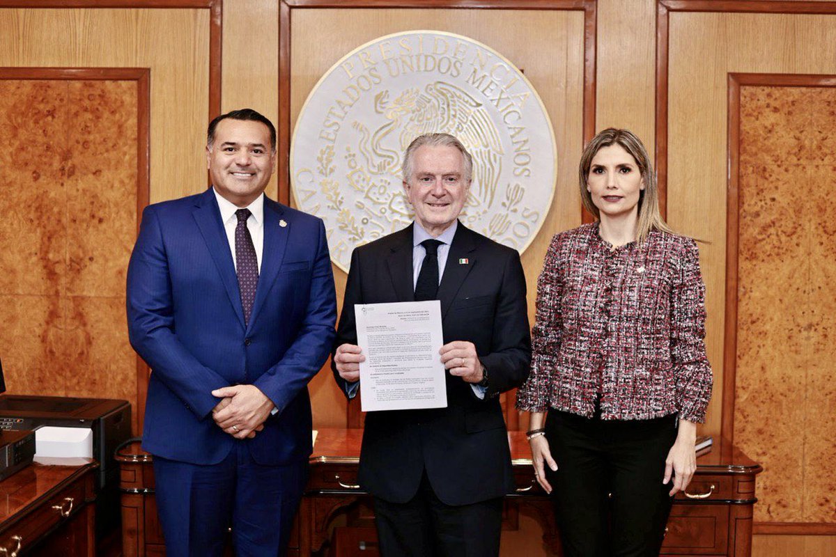 RenanBarrera's tweet photo. La fuerza de México está en sus ciudades 🇲🇽🤝🏼

Como representante de las  @CiudadesCapital que integran nuestra Asociación y junto con mi compañera Alcaldesa de Colima, Margarita Moreno, nos reunimos con el Diputado @SantiagoCreelM para solicitar su intervención… (1/3) https://t.co/PGqsVn7NUX