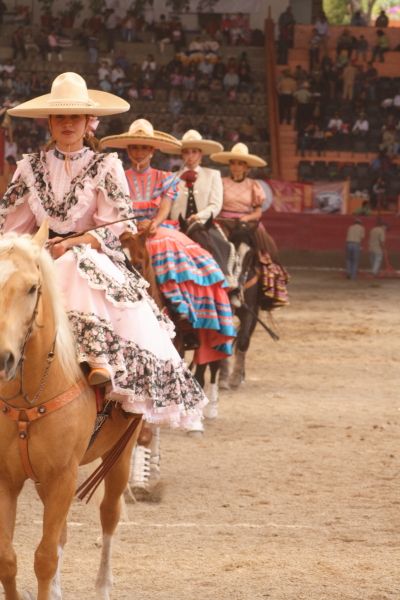 GanaderiayAgro's tweet photo. Charrería, Patrimonio cultural inmaterial de la humanidad…y orgullo de México.
#vistedetradiciones #charreriamexicana #charro #charreria #escaramuza #mexicotradicional #tradicionesmexicanas #deportemexicano https://t.co/FnYO5oUCns