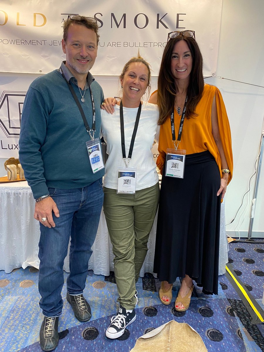 JenPak's tweet photo. Sporting my @livsndesigns amazing canvas pants (a @Techstars portfolio company) while stopping by @HardRockSummit to support my two entrepreneur jeweler friends, Kelly @luxeroxbox and @ManosPhou … who always makes things sparkle. I love supporting founders on and off the clock! https://t.co/ontuFjxAfw