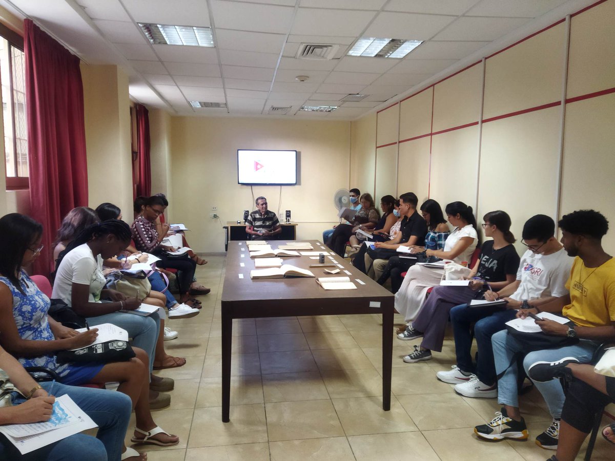 Privilegio contar con colaboración del Embajador  Giraldo Mazola, uno de los fundadores de la #DiplomaciaRevolucionaria, en Jornada #PuertasAbiertas del Archivo diplomático, con la participación de estudiantes de 
<a href="/ISRICuba/">ISRI Cuba</a>
 
¡Gracias!

#SomosCGDMinrex