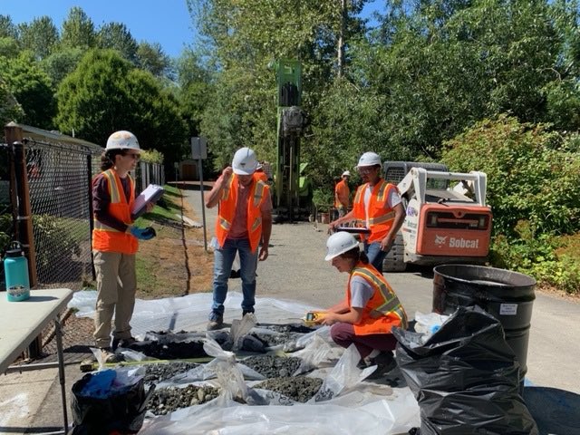 FarallonLLC's tweet photo. Farallon staff stay up to date with new practices and approaches to  environmental fieldwork. 
Pictured below: Training new staff on soil classification on a PFAS project in Issaquah, Washington. 
#environmental #training https://t.co/gPX6Zx7Yfw