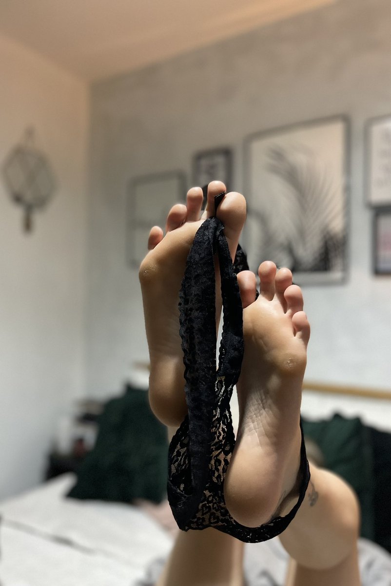 NinaNacho1's tweet photo. Oops, they are off 🙊☺️

#feet #feetfinder #feetfethish #feetworship #feetpicsforsales #footmassage #footslave #findom #onlyfansbabe #onlyfanspromo #onlyfansfeet #onlyfans #onlyfansgirl https://t.co/HWnZnQ0MIu