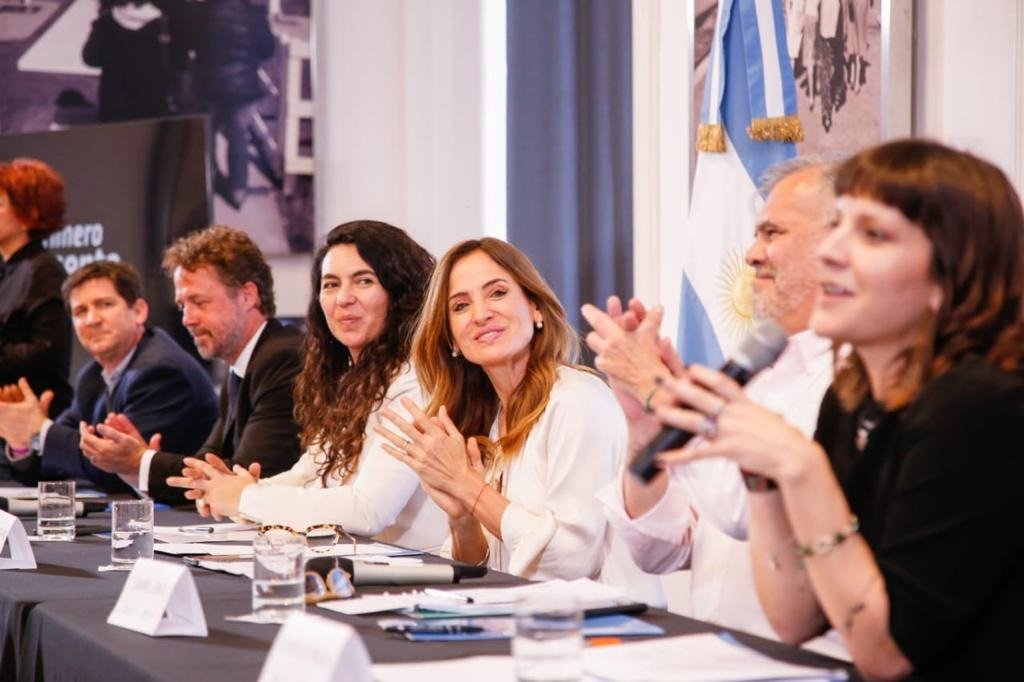 vtolosapaz's tweet photo. @CNCPS_oficial @MarisolMerquel @florespinosalp @lernergabriel @claudiotomasi_ El trabajo articulado entre el #SINTyS, @cepal_onu y @PNUDArgentina, nos permiten llevar adelante estas políticas públicas nos permiten construir un Estado más eficaz, eficiente y ajustado a las necesidades reales de la sociedad en su conjunto. https://t.co/DGCfIKOW38