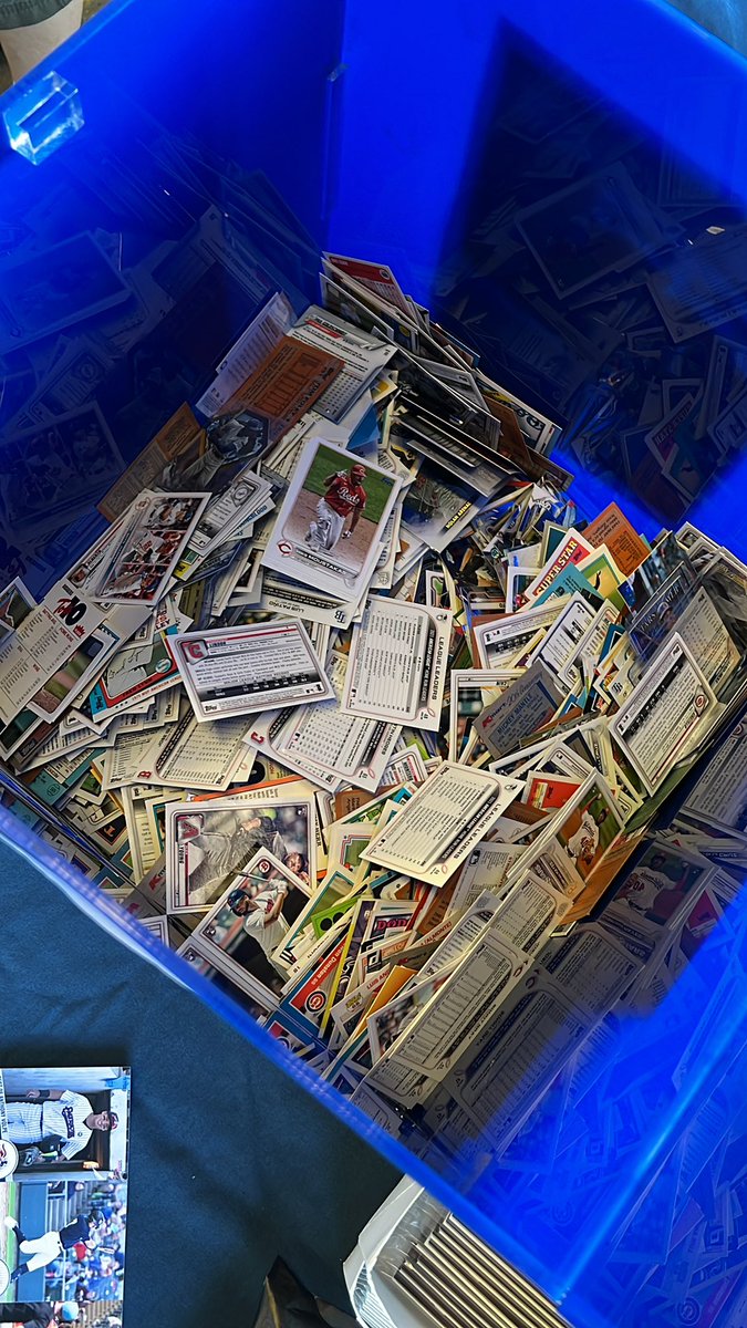 dmarek94's tweet photo. Another thank you to card collector @CardsKevin for stopping by to drop off a package of cards to drop in the collection box! #thehobby #toppstuesday https://t.co/6xv9e9QYGc