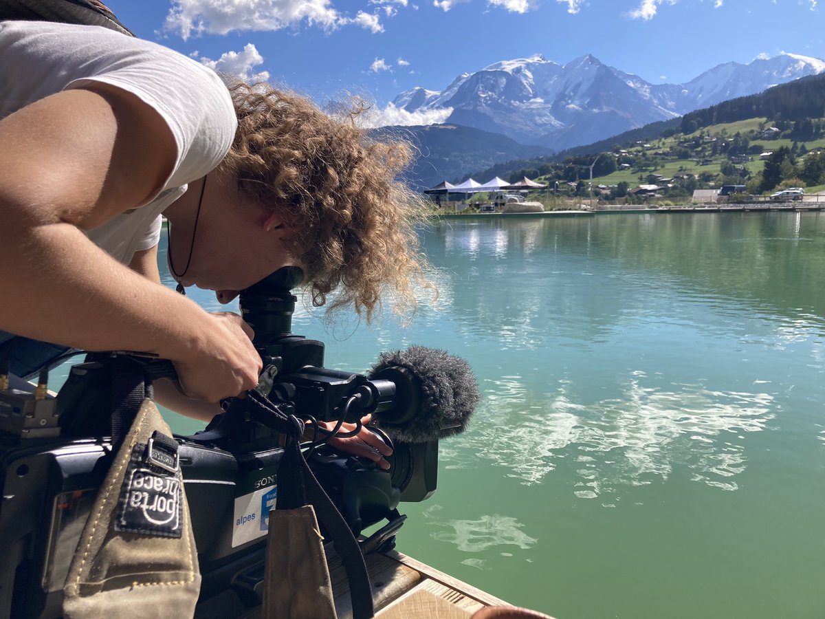 cladelcroix's tweet photo. De retour sur les bancs de l’@IPJdauphine après trois mois d’été à @f3Alpes ! Avec des reportages de la Meije au mont Blanc, les montagnes me manquent (déjà) un peu… 🙈 https://t.co/kECXNEX7Fv