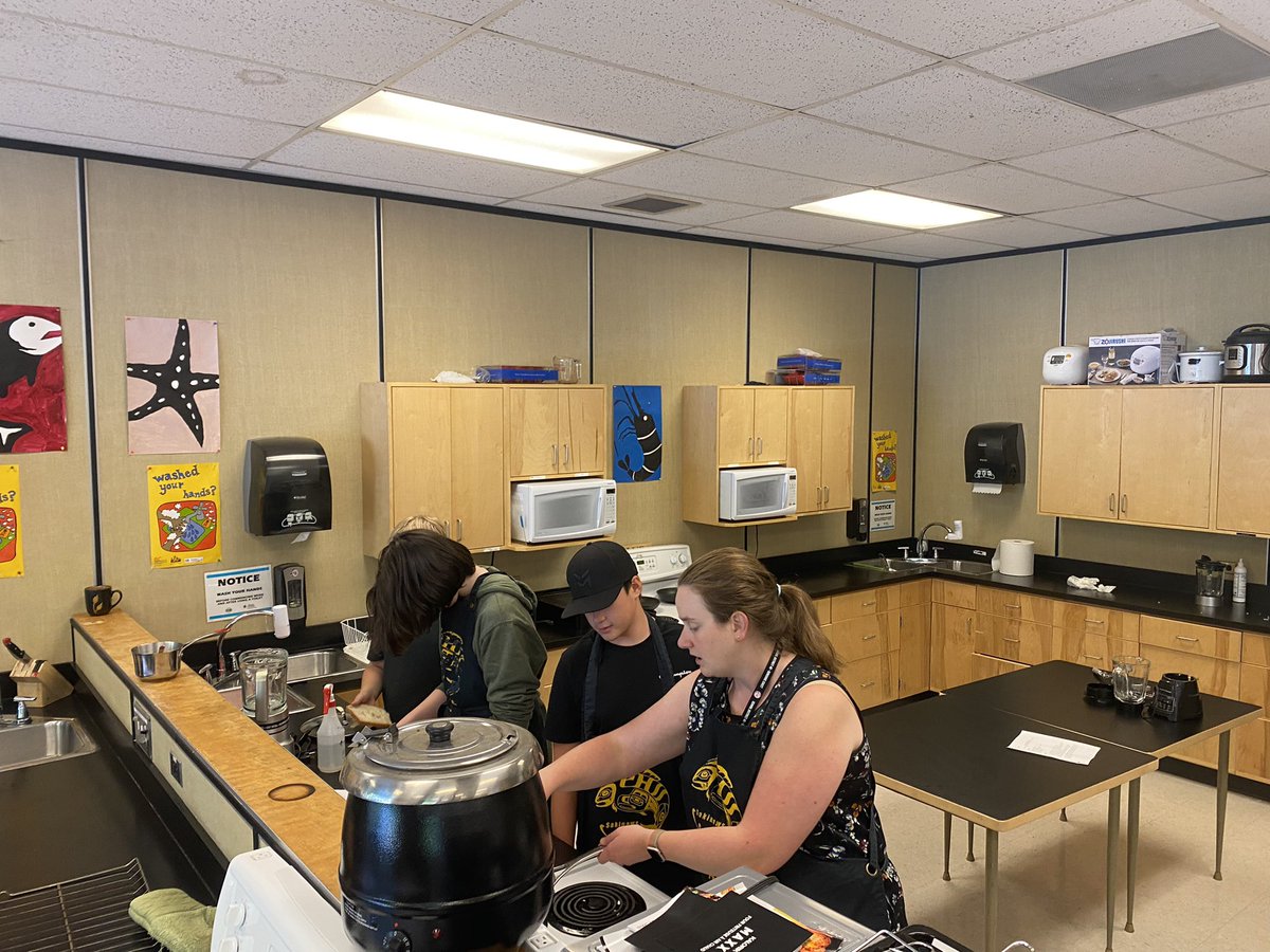 CLekakis's tweet photo. @PHSecondary jr Foods first class today.
Comfort Food Tuesday: Homemade tomato soup and grilled cheese sandwiches! https://t.co/veZo343iXB