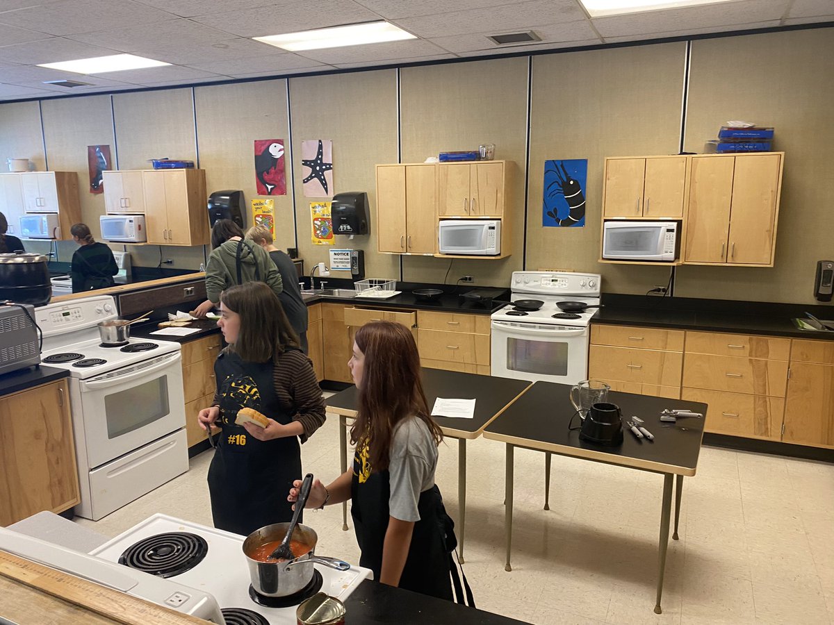CLekakis's tweet photo. @PHSecondary jr Foods first class today.
Comfort Food Tuesday: Homemade tomato soup and grilled cheese sandwiches! https://t.co/veZo343iXB