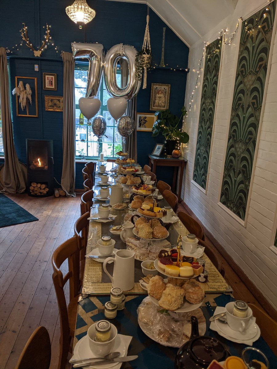 Nicolamarynewma's tweet photo. 70 years is a long time to be married and a long time on the throne - top job all round - #teawiththequeen #celebrate #Platinum https://t.co/3jUSuiq9KA