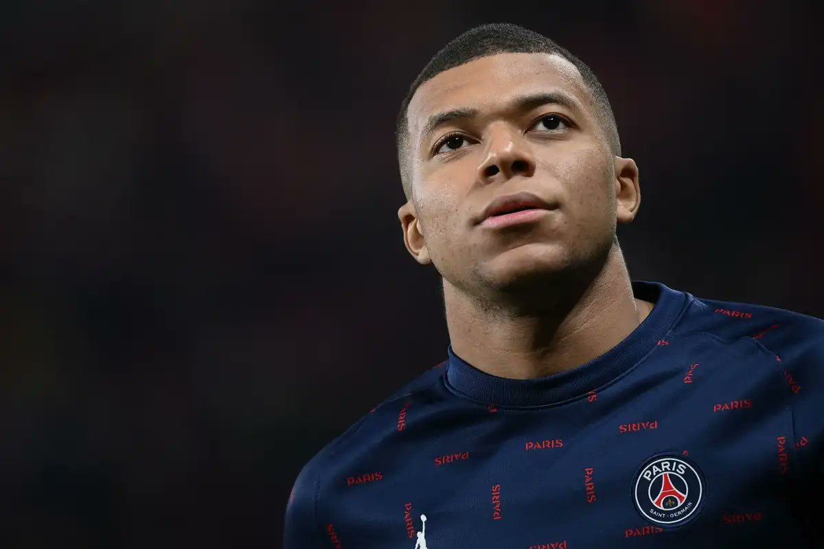 مبابي (لاعب باريس سان جيرمان) : أنا على تواصل مع ريال مدريد منذ سنوات عديدة، لدينا علاقة عظيمة مبنية على الاحترام والإعجاب. أشعر وكأن لدي قصة معهم لم تُكتب بعد، على الرغم من أنني لم ألعب معهم من قبل، إنه شعور مختلف.