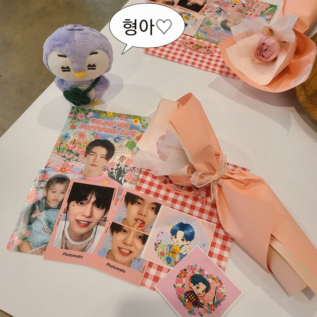 nyong_txt's tweet photo. #꽃만같은너와나의시간
사진 제일 많이 찍은 쭈니형아 생카📷✨️
역시 우리 형아는 용산구 HOT GUY>3<♡ https://t.co/tvwV4HcPLZ