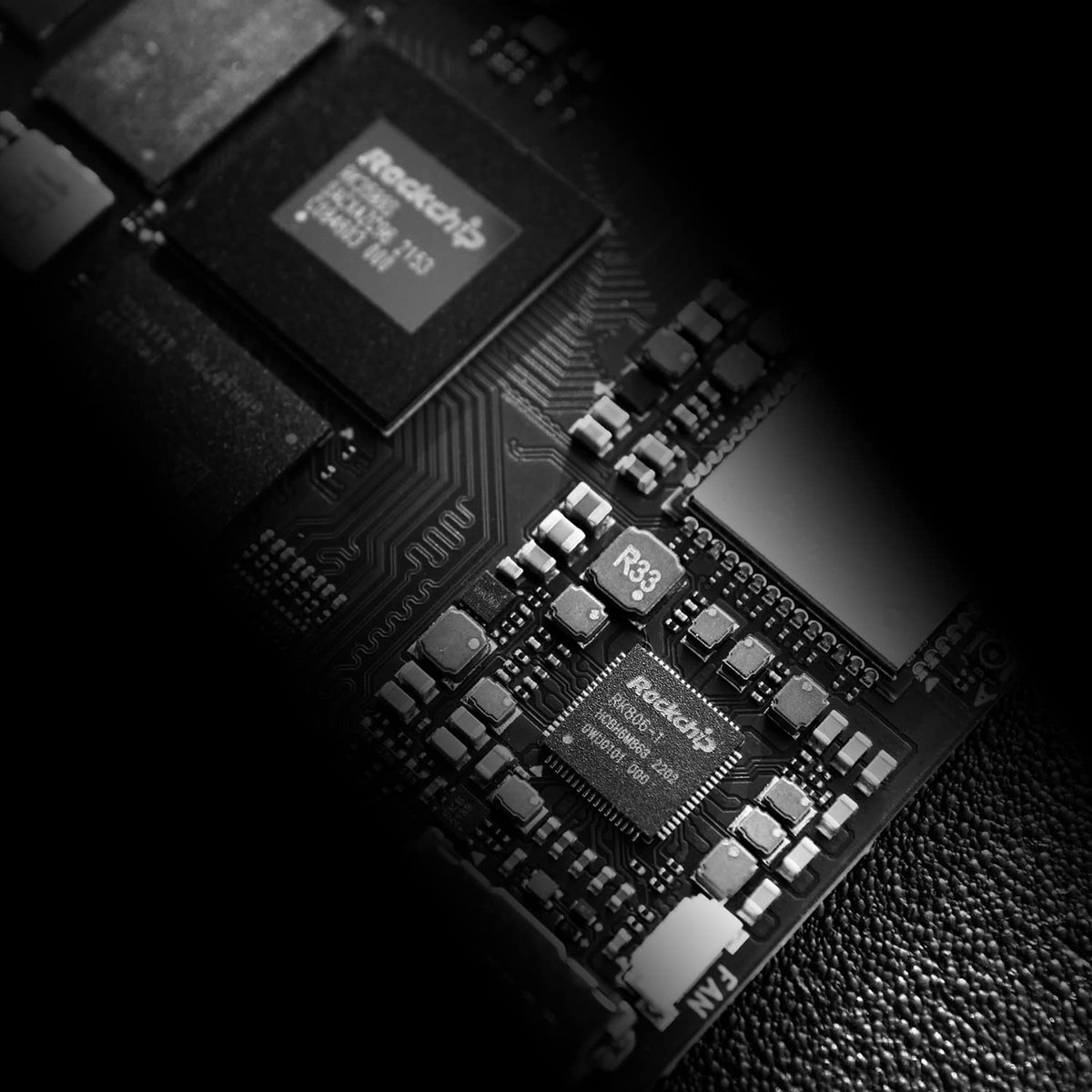 Khadas_France's tweet photo. 🖥️Edge2 - ARM PC Rockchip RK3588S puissant, est disponible en deux versions, 💥ARM PC kit (Edge2 intégré dans un DIY boîtier avec un kit de refroidissement actif) 💥Maker kit (PCB nu pour les Makers). 
#KHADAS #Edge2 #Rockchip #rk3588s #8K #NPU #sbc #Armpc #oshw https://t.co/80SSLDsj0T