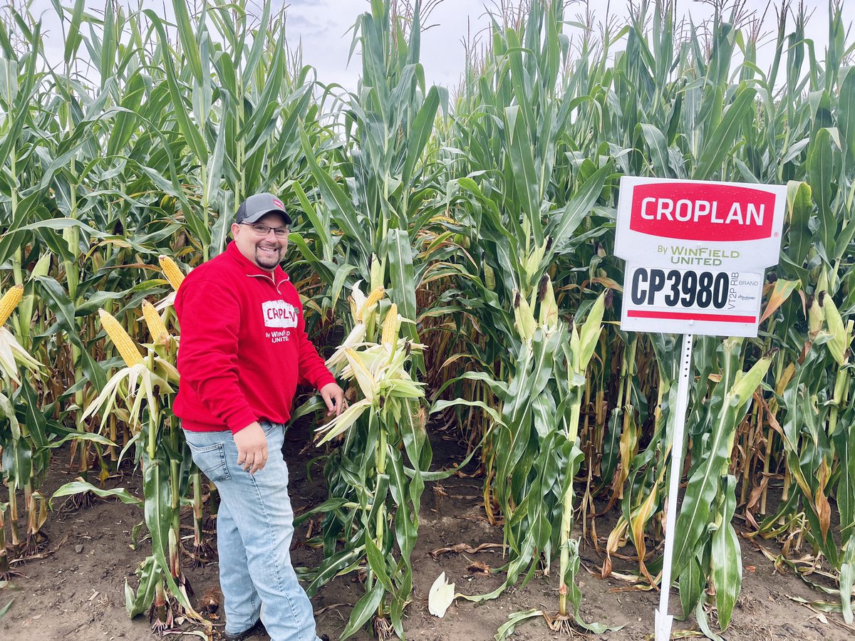 KaitlandVSpek's tweet photo. Canada’s Outdoor Farm Show is back in full force 🌟 Come check out what Winfield United’s team has in store for 2023 🌟 #OutdoorfarmShow #OntAg #WinfieldUnitedCanada #Croplan #Adjuvants #CornIsKing #WinPaks https://t.co/gcGDtcwlGs