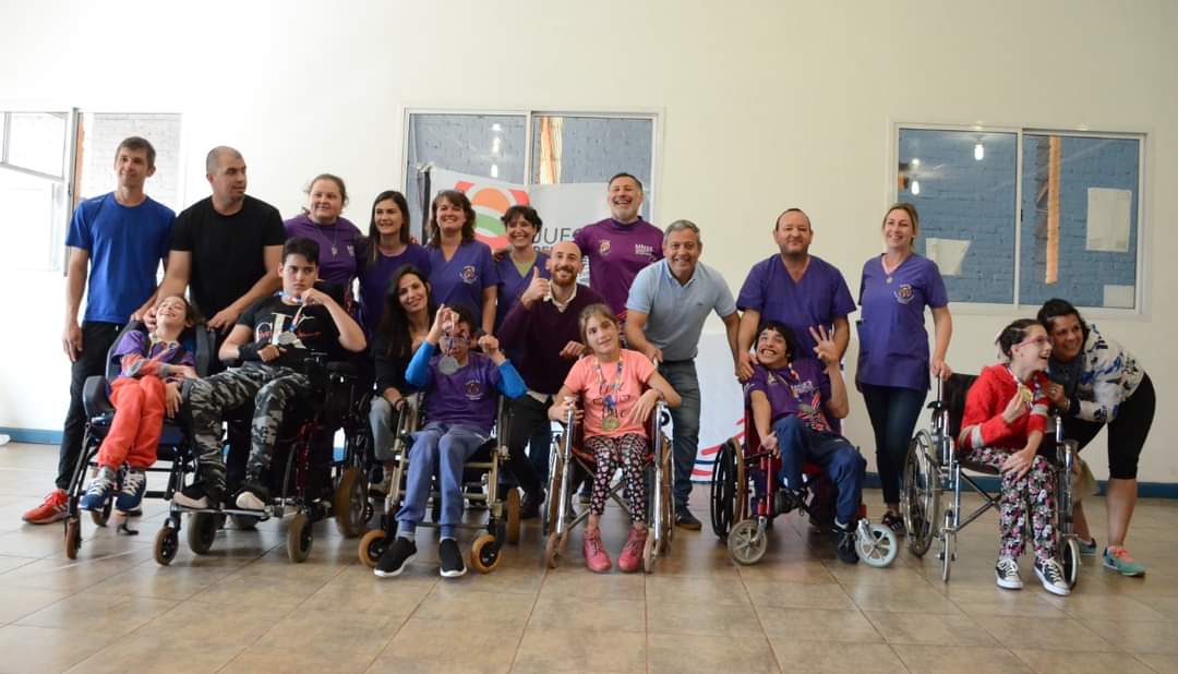 ⏩ Juegos Deportivos Misioneros

🏅 Tarde de Finales Provinciales en #Oberá

✅Handball de Playa 
✅Básquet 3x3
✅Tenis de Mesa Adaptado
✅Boccia

El ministro <a href="/Hectorjcorti/">Javier Corti</a> y el intendente Pablo Hassan, acompañaron la actividad, recorriendo las competencias.