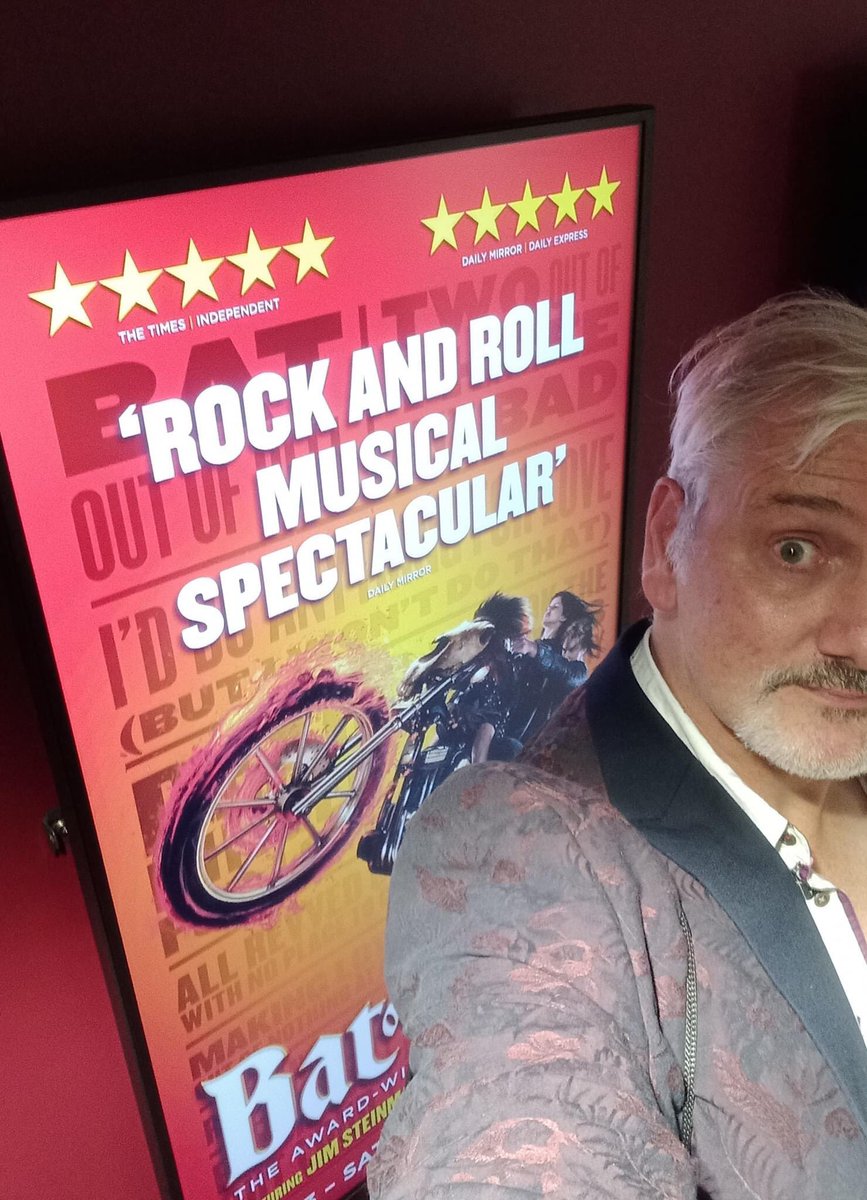 RogerCrow's tweet photo. @BatTheMusical Third time is the charm, though first at @NewTheatreHull and what a stunning result. @SharonSextonIRE and #robfowler still a dream team, while new Strat and Raven are extraordinary. A perfect tonic for troubled times. Review soon @on_magazine https://t.co/7nAdKxWNKH