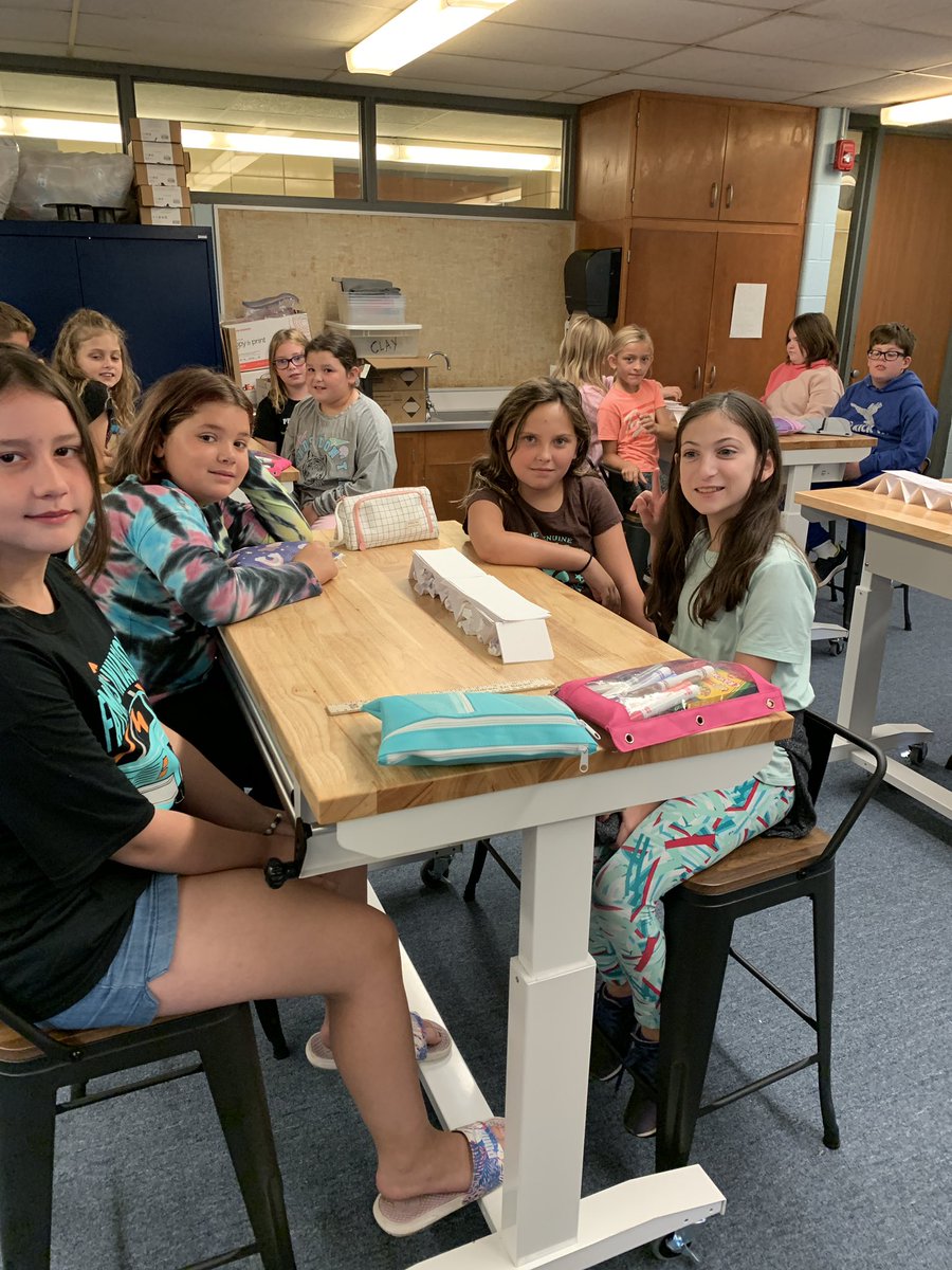 Today we completed our first STEM Challenge in Royalview's Makerspace! The students had a blast and are looking forward to many more visits there. 🤗