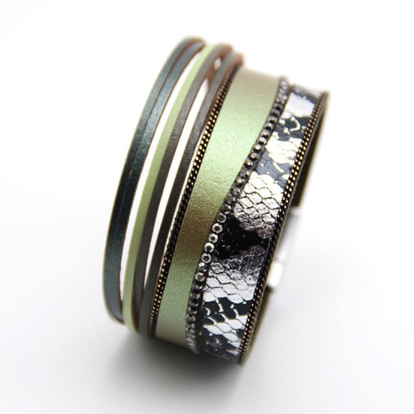 TweeterPSexton's tweet image. So good I had to share! Check out all the items I'm loving on @Poshmarkapp #poshmark #fashion #style #shopmycloset: posh.mk/zB64QITFitb