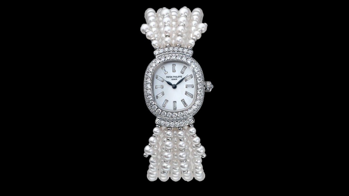 Your Majesty 🙏
#watchesoftheday: #PatekPhilippe Ref. 4975/1G with pearl bracelet