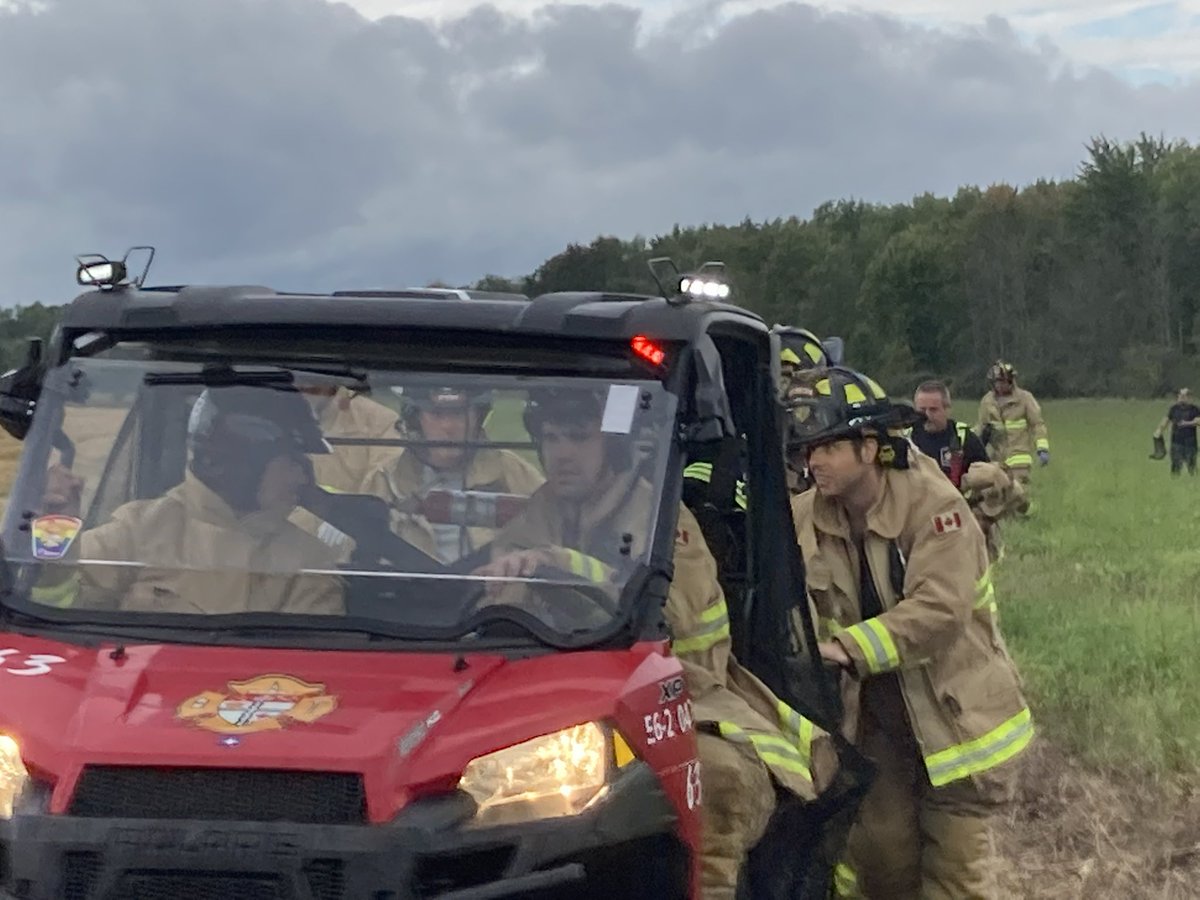 At 15:21 the injured individual was safely put into the stokes basket &amp; attached to the back of our UTV. At 15:26, the individual was brought out of the forest while <a href="/OttawaParamedic/">Ottawa Paramedic Svc | Service paramédic d'Ottawa</a> continued patient care. #OttNews 3/6