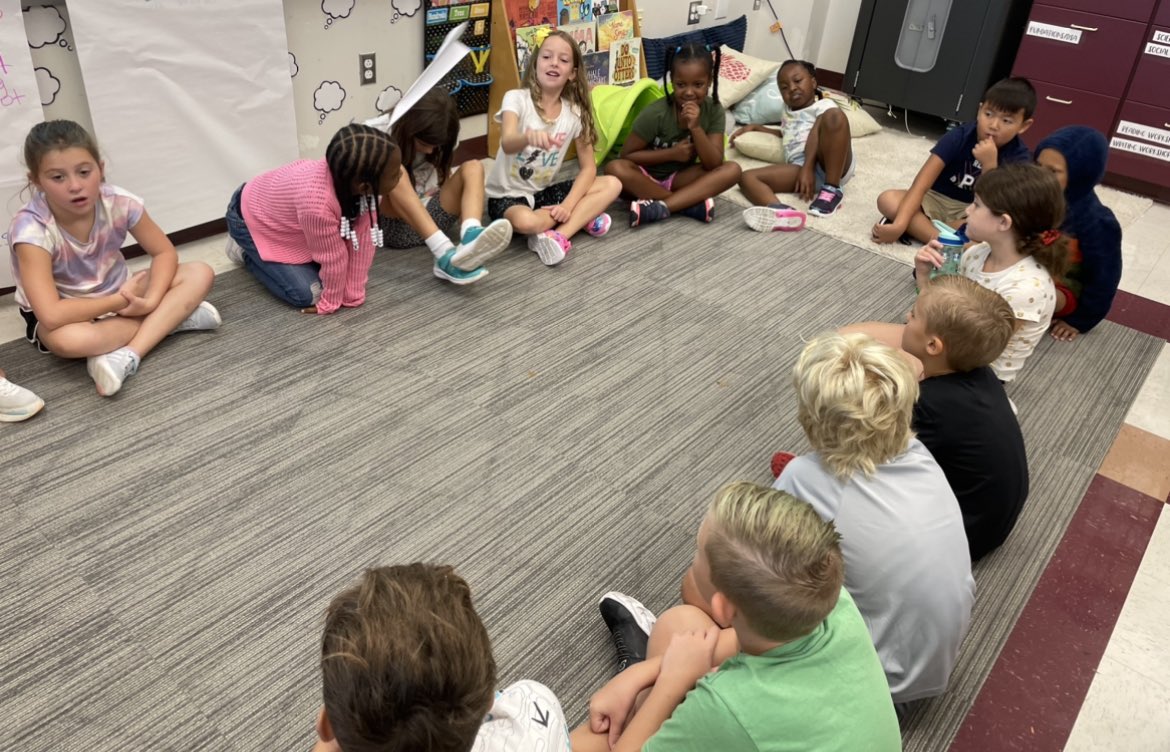 Our Flighty, Flight airplane greeting was a big hit this morning! <a href="/ConcordGV/">Concord Elementary</a> #gvfeeling