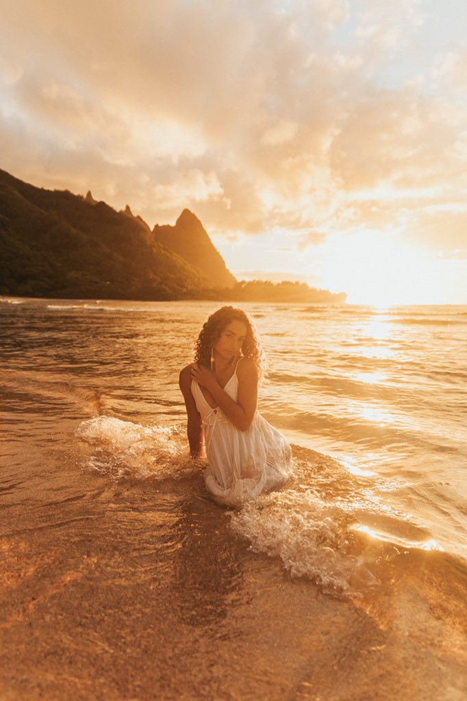 yourfriendandre's tweet photo. photos from Kaua’i 
in frame: @gonzalezgabbiee https://t.co/tAljiobCKG
