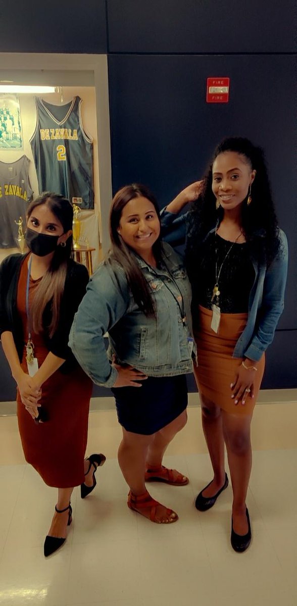 MsSpencer9's tweet photo. It's truly a joy to see and work with these ladies everyday. Same passion and vision, and for today- the same color scheme lol #relationships #solid #alligned #7thMath ๐ฏ๐ช๐ฟ https://t.co/0tHMtKyVuk