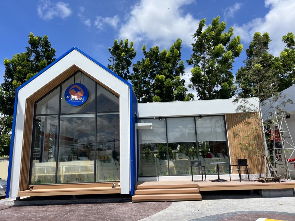 ChaiHia's tweet photo. 05:55 สวมหมวก #surveyer ดู #ที่พักให้Staffขก #SCBSME #printerscanner #oakley #coffee #coffeejourney https://t.co/ZD1QA124a4