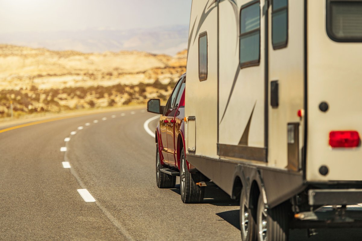 Spraysealqc's tweet photo. La saison du camping tire malheureusement à sa fin! Avant de tout fermer, il est important de maximiser la prévention!

C'est pourquoi Spray Seal offre un scellant spécifique aux VR.🚍

Écrivez-nous pour plus d'informations !
✅info@spray-seal.com
✅(819)425-4840 https://t.co/ioorBWaI9b