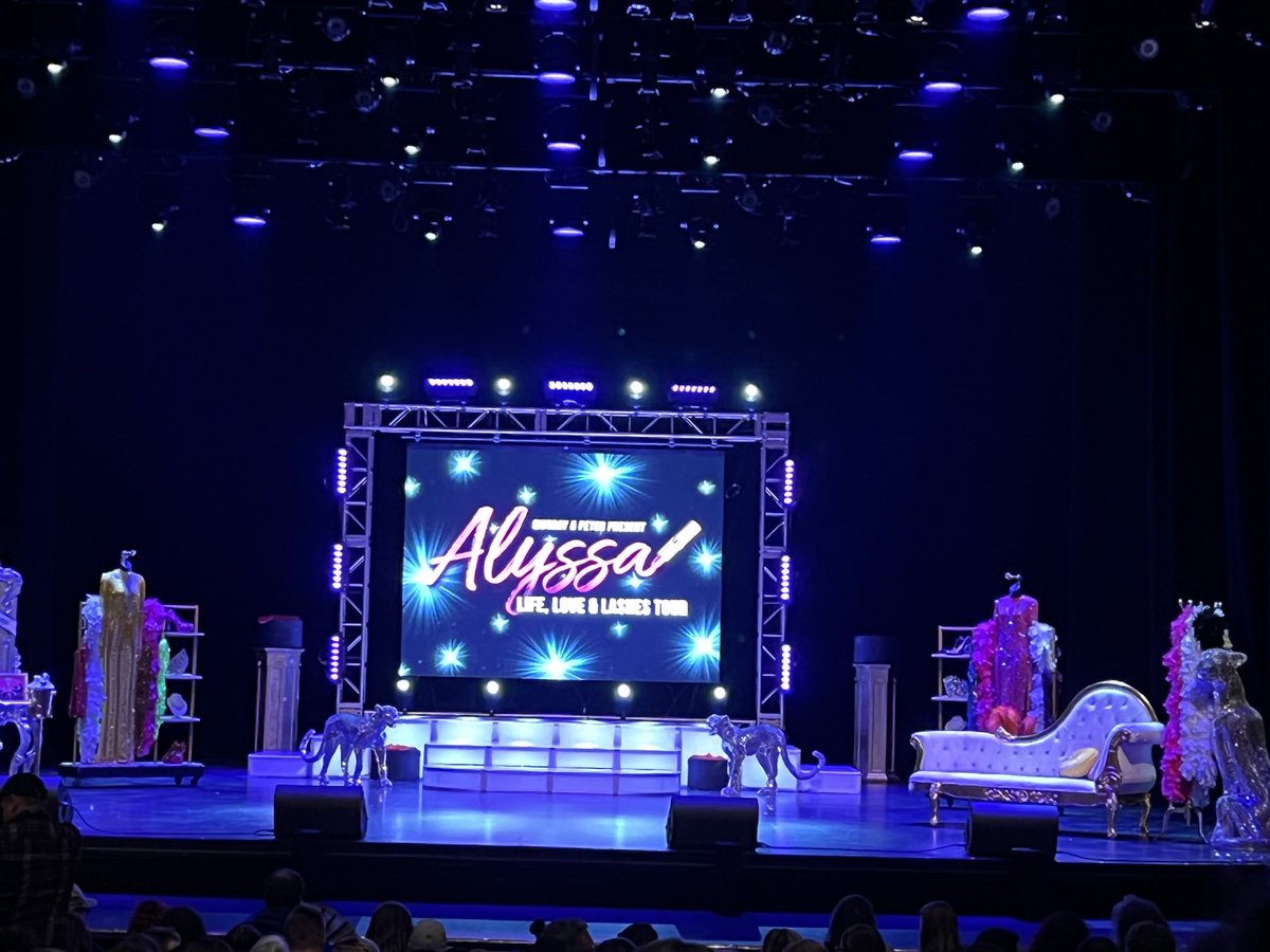 Chella3012's tweet photo. ⁦So excited !!! Waiting for ⁦@AlyssaEdwards_1⁩ ⁦⁦@ImperialTheatre⁩ with ⁦@keli_o⁩ ⁦@KristaDoucet⁩ ⁦@JillWhitaker15⁩ #GirlsNightOut #Drag https://t.co/2fPlRU0viD