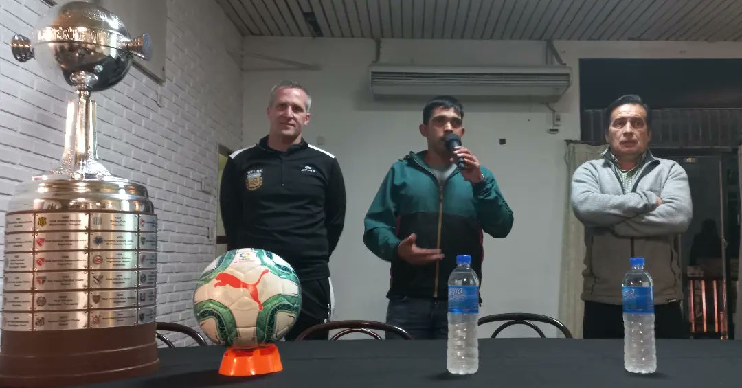 DeportesPilar's tweet photo. 🟨🟥 Llevamos a cabo la presentación de nuestro 2° Curso Municipal de Árbitro de Fútbol

⚽ Esta capacitación, de la que participarán decenas de pilarenses, nos permite fortalecer la estructura deportiva de #Pilar y generar nuevos puestos de trabajo a través del deporte... https://t.co/nCtF4IzaML