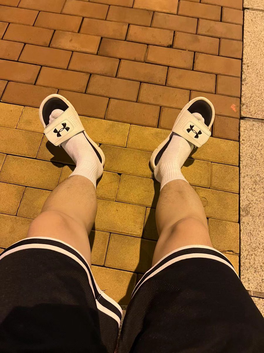 llongger's tweet photo. 从夏天开始到夏天结束🔚
#成都 #运动鞋 #白袜 #街拍 #美鞋 https://t.co/66V7HETRl1
