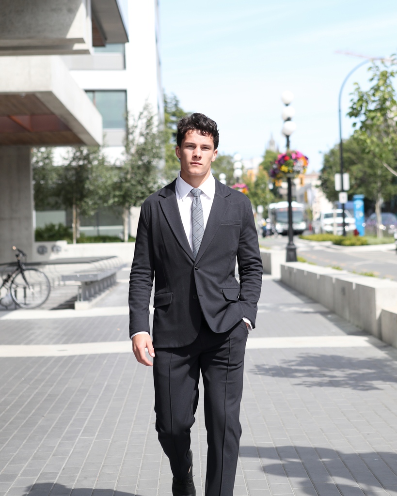 Feel great and look great too. 

We’re all about comfortable Performance Clothing that moves and stretches with you. 

Shop our best sellers, 

aedelhard.com/collections/pe…