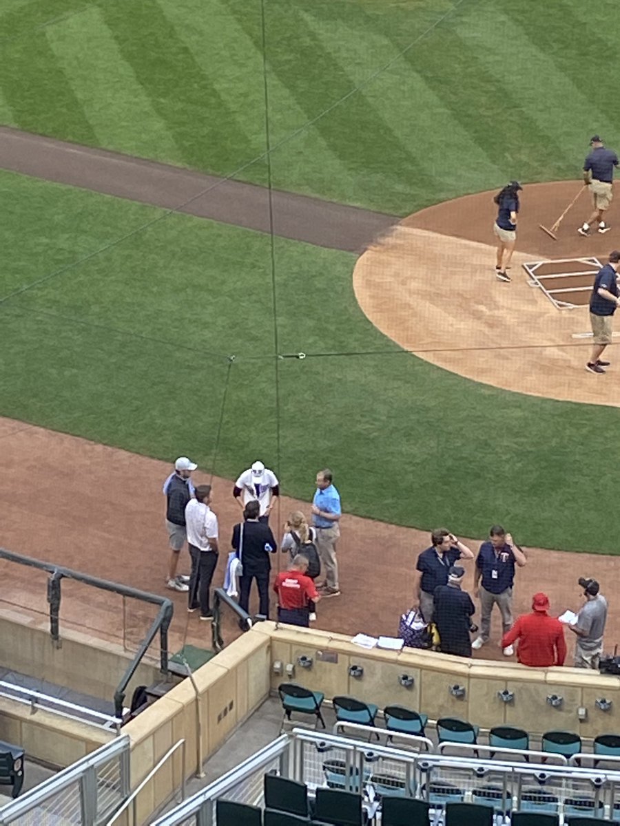 Annika getting ready to throw out the ☝️ pitch at Twins game!