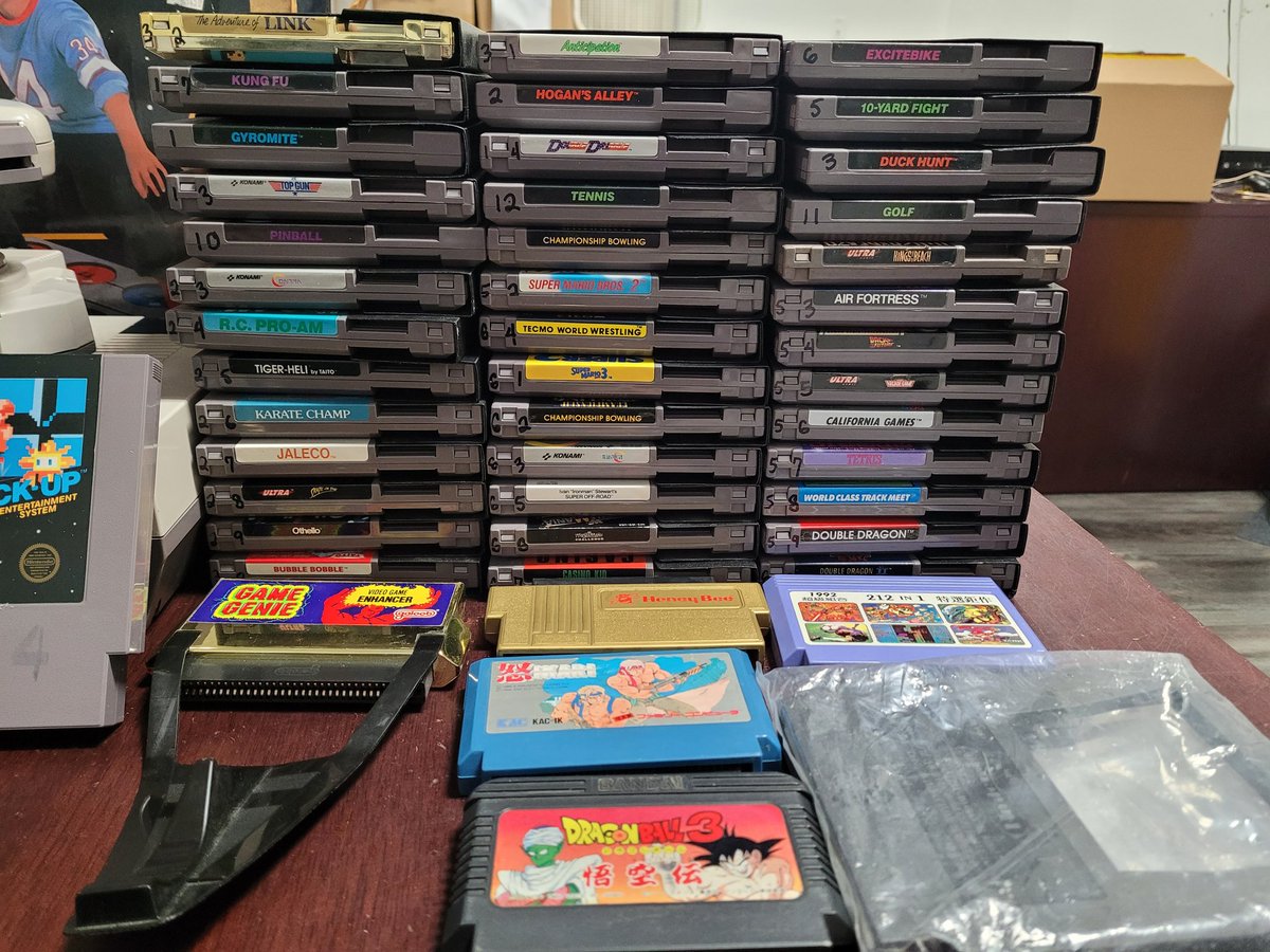 UMKShock's tweet photo. Really great deal that I should be able to convert close to free after flipping doubles, adding a complete #Nintendo #PowerPad set, ROB & Stack-Up to collection
#NES #RetroVideoGames #RetroGaming #RetroCollective #RetroGamers #Gaming #Gamer #Gamers #VideoGames #gamecollectors https://t.co/bvZXyoBw1q