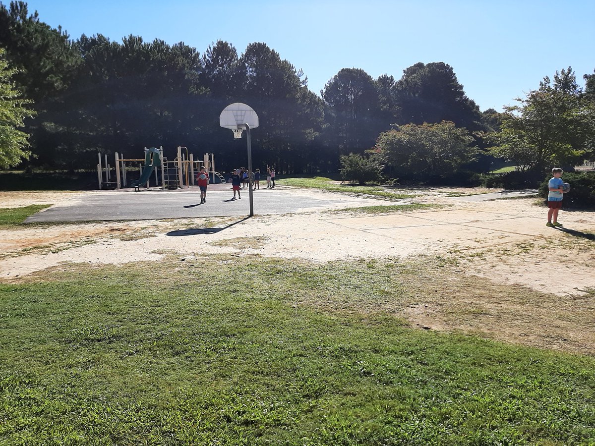 LizSikes4's tweet photo. @VaughanRockets Mr. York and Ms. Sikes' classes enjoying our extra recess incentive. Thank you Rocket Blast.#SoarOn https://t.co/eGFGmOKfZz