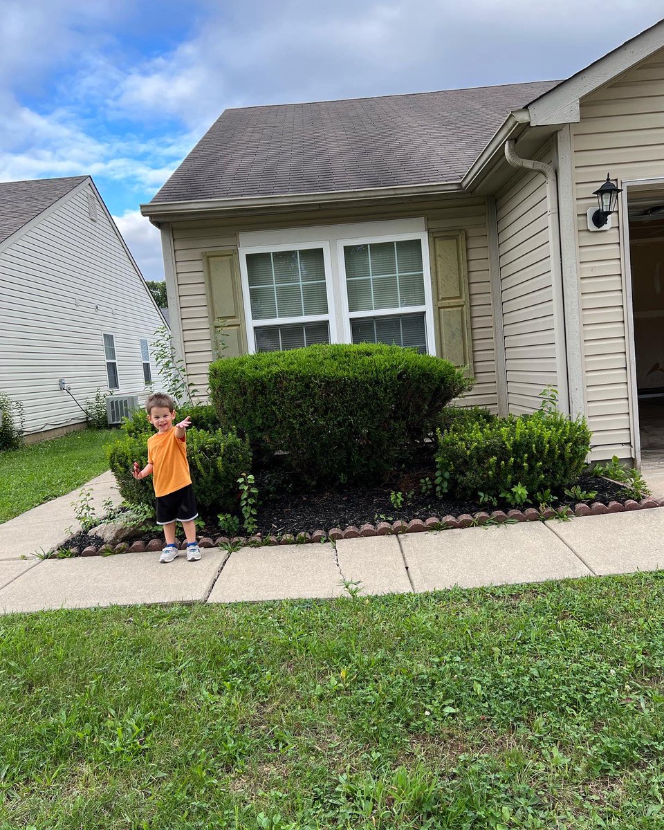 mrsholden___'s tweet photo. After almost 7 years of marriage, living in 3 different states, and living in 5 different temporary homes; we did it! OUR house to call home 🏡❤️ https://t.co/M4nmhGScUT