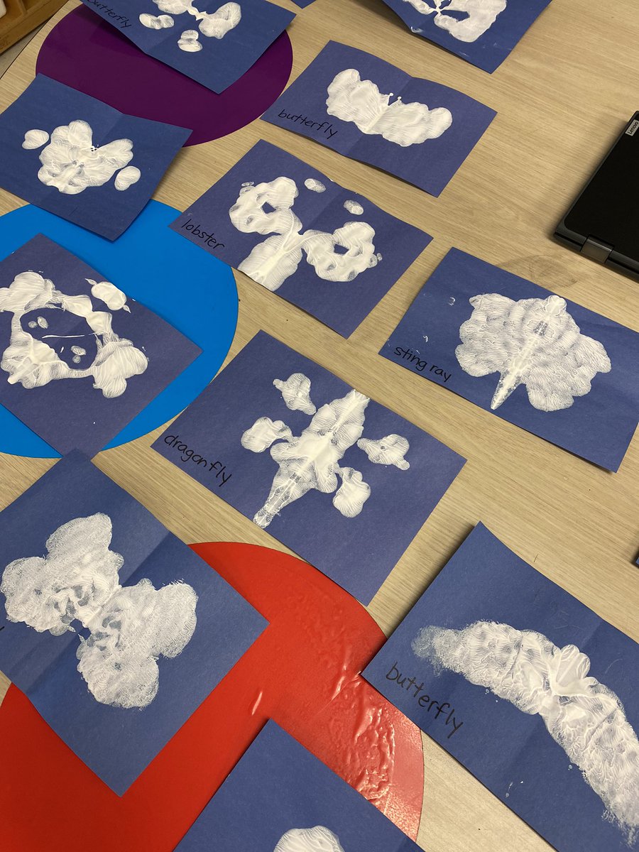 AmyBlackwell22's tweet photo. Lots of little clouds floating by in our sky today! Stingrays, dogs, and even a lobster! βοΈβοΈβοΈ #objectsinthesky #kindergarten #cloudpaintings #scienceinK https://t.co/JU8bOnVtwP