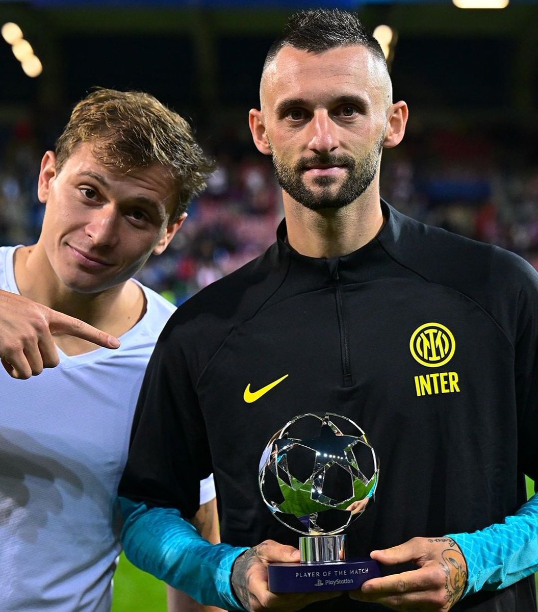 Calcio_PT's tweet photo. โญ Marcelo Brozovic se llevรณ el trofeo de Mejor Jugador del Partido en el #PlzenInter
#ChampionsLeague #Brozovic #Inter #UCL https://t.co/iMen0FvydI