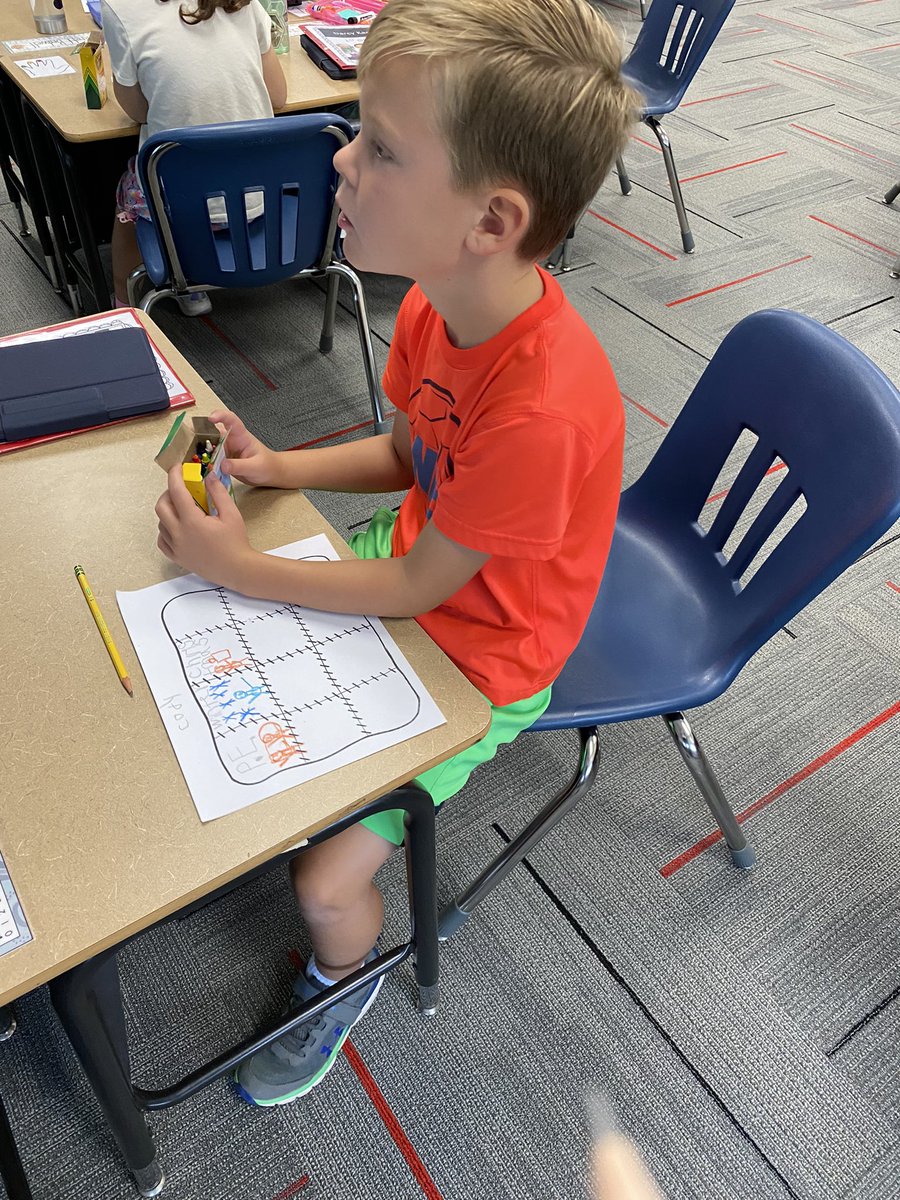 MrsWeldy's tweet photo. Working on our writing quilts! #traitofideas #writing https://t.co/dQ7N7XEC7w