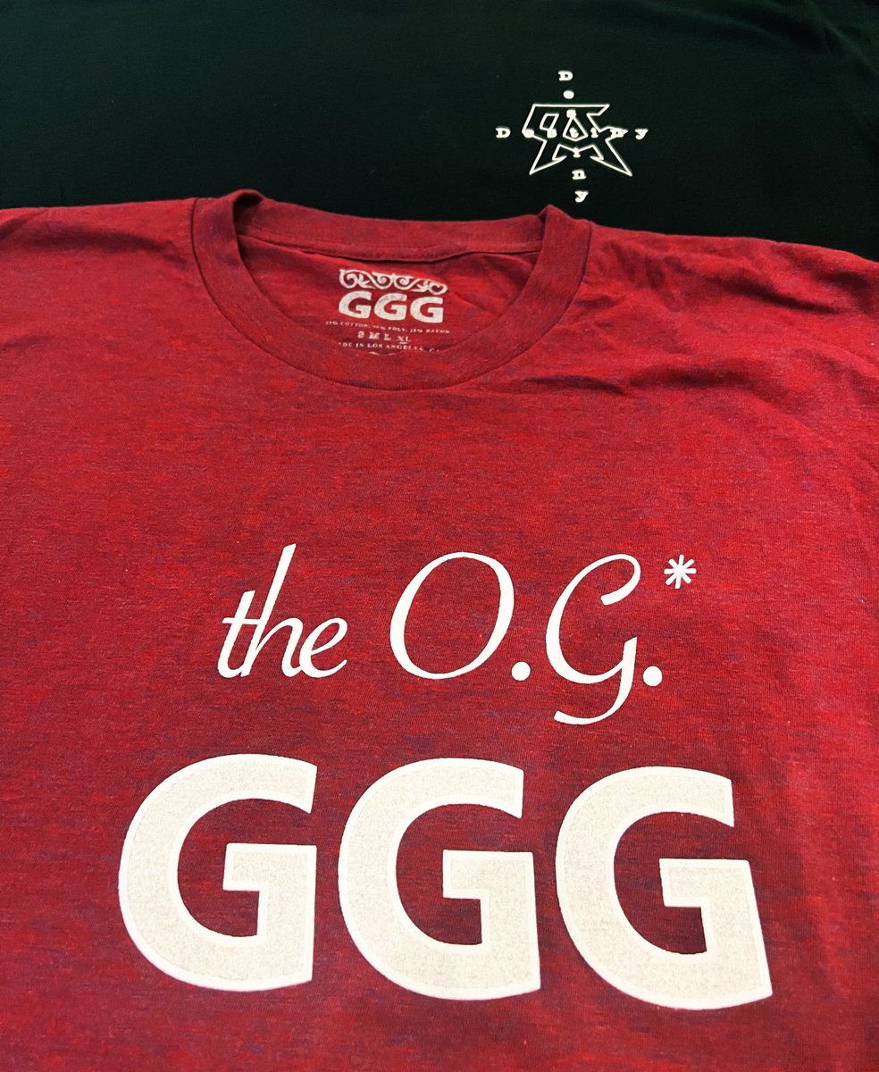 We're giving away a <a href="/Canelo/">Canelo Alvarez</a> &amp; <a href="/GGGBoxing/">Gennadiy Golovkin</a> tshirt! ⚫️🔴

🔁 RT to be in with a chance of winning! 

Winner picked at random midday on Thursday (PT) #CaneloGGG3