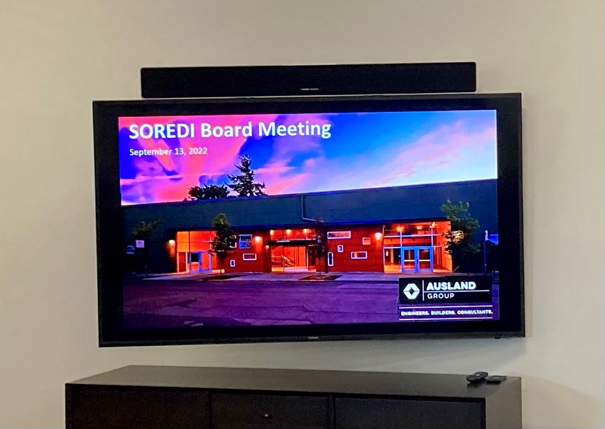 AuslandGroup's tweet photo. @AuslandGroup was honored to host the SOREDI Board of Directors in the Ausland Legacy Hall at our headquarters in Grants Pass! #communityleaders #communityengagement #auslandgroup #worldclassdevelopment #locallyscaled #designbuild #construction #architecture #southernoregon https://t.co/T2etA62NnE