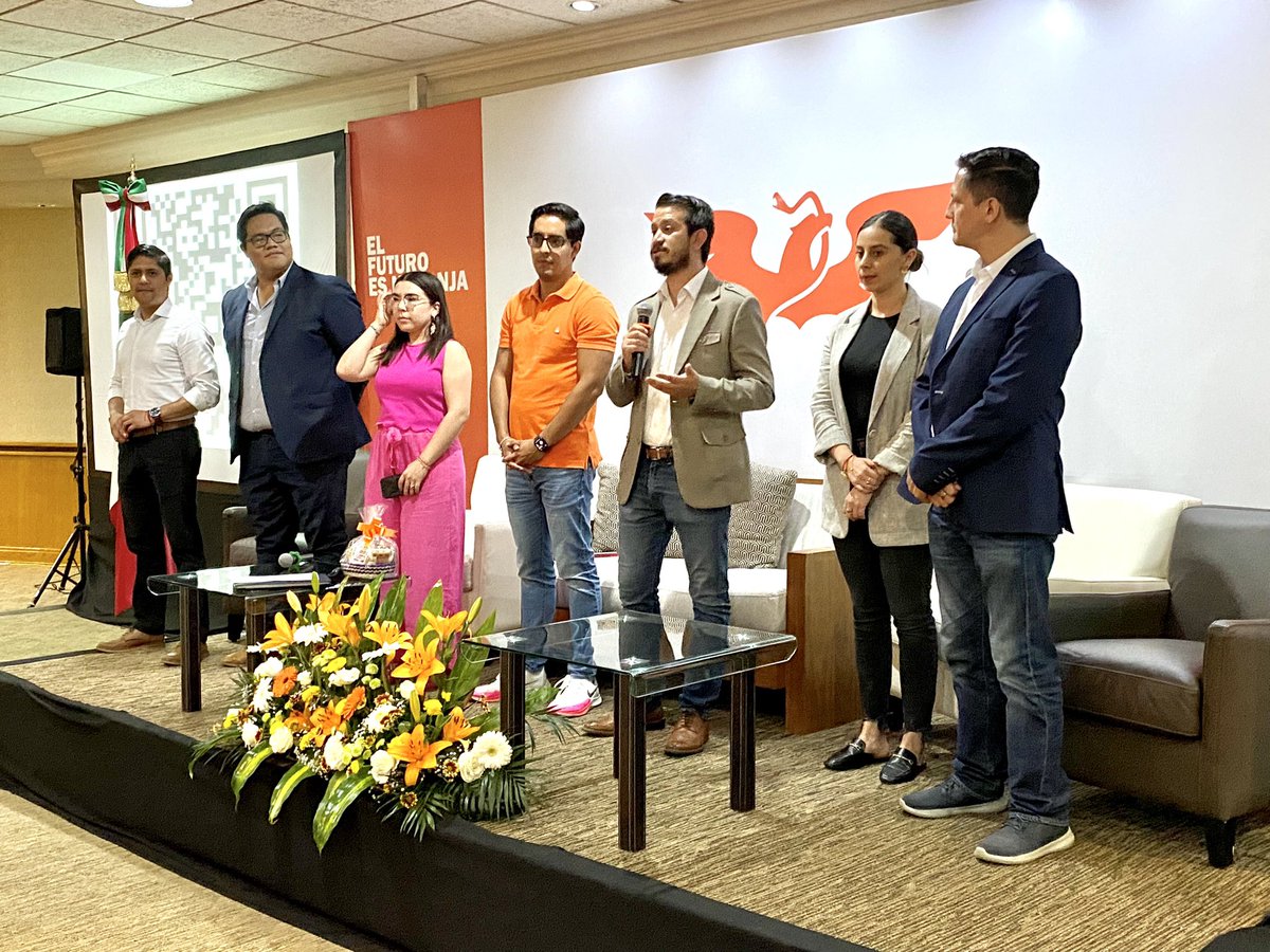 LaryDelg's tweet photo. Acudimos a la “Capacitación Política para la PARTICIPACIÓN CIUDADANA como eje fundamental de la democracia” de la Secretaría de Círculos Ciudadanos que preside Jared Chávez.
Este Movimiento sigue construyendo en unidad un proyecto que trabaja por las causas de lxs ciudadanxs 🍊 https://t.co/zkh5DlJDhV